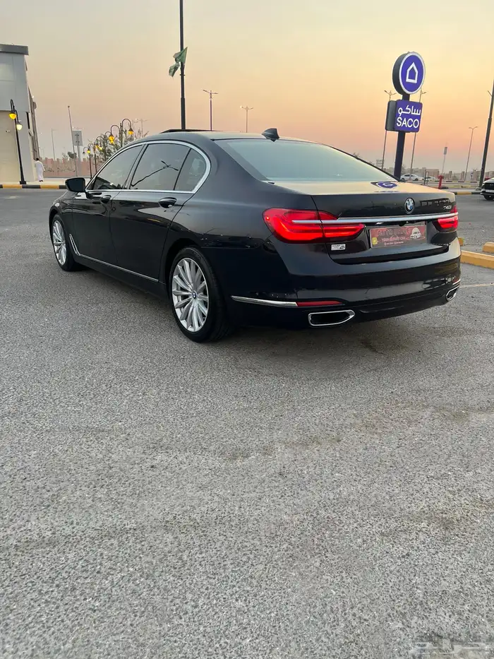 بي ام دبليو 740 2019 4