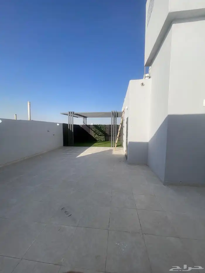 فيلا روووف للبيع حي الصفا مدخل خاص مصعد راكب 7 غرف وصاله 23