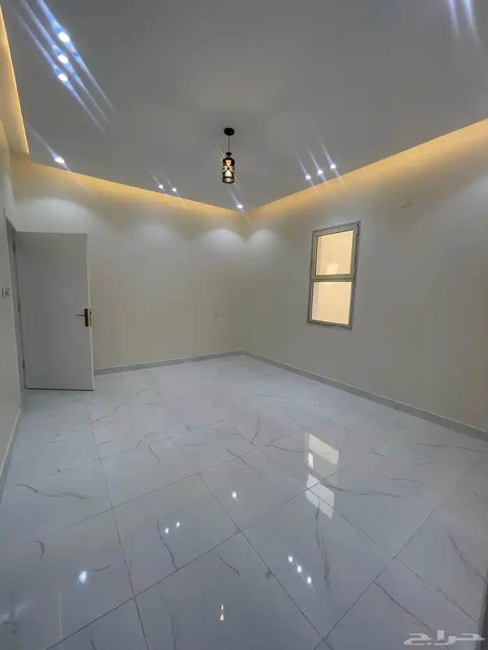 فيلا روووف للبيع حي الصفا مدخل خاص مصعد راكب 7 غرف وصاله 9