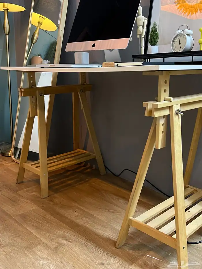 مكتب وكرسي مع متفرقات من ايكيا 3