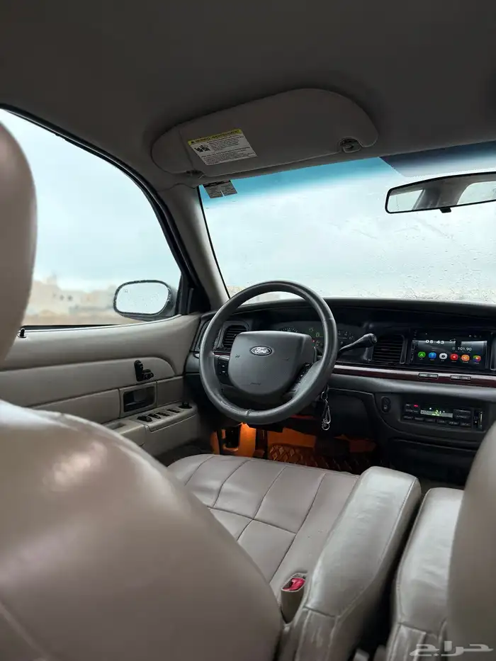 فورد كراون فكتوريا 14