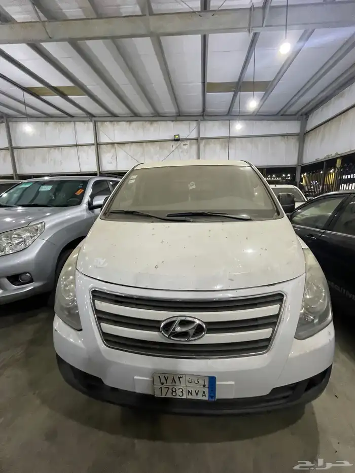 للبيع هونداي فان بضاعه موديل 2016 0