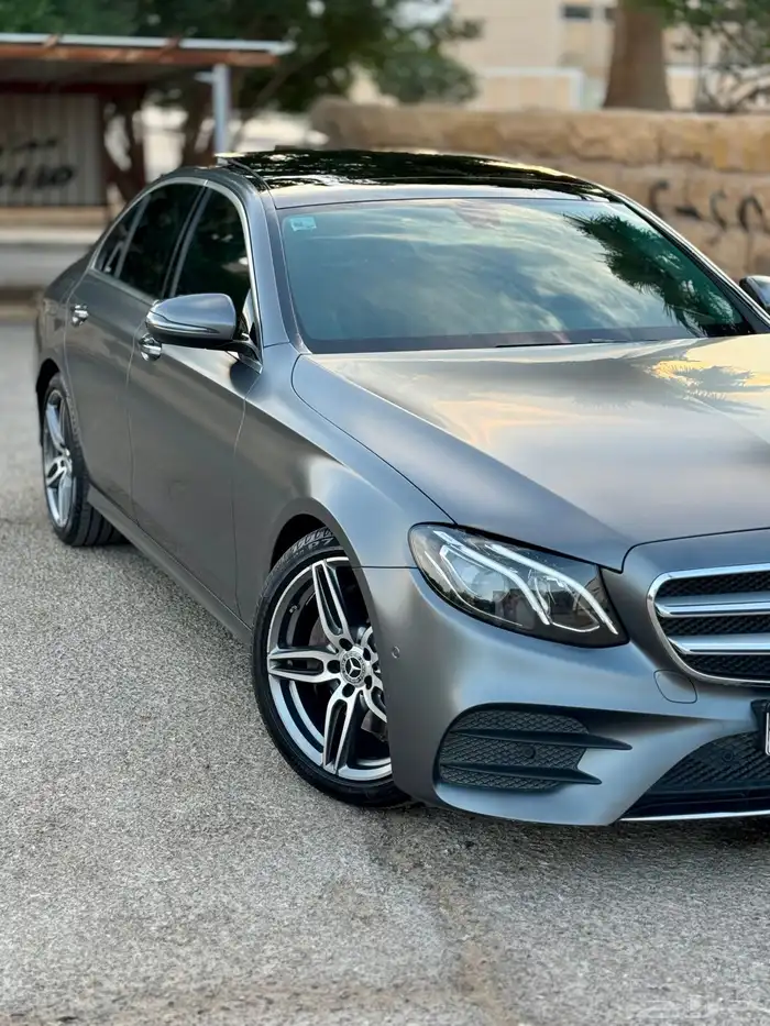 للبيع مرسيدس ((E200)) 2020 ((نظيفة)) مستخدم واحد من الوكاله 27