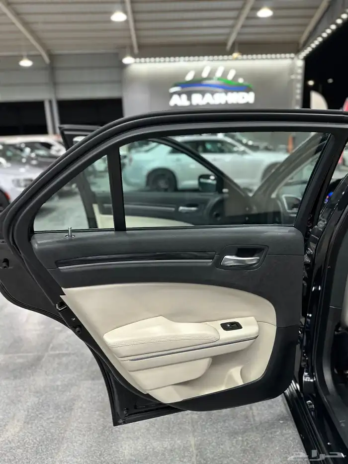 كرايزلر C300 نص فل 2021 هيمي V8 5.7 معرض(عبيد الرشيدي) 25