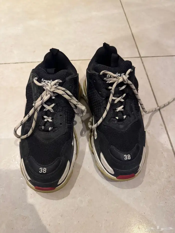 بالنسياقا triple s مستعمل مقاس 38 نسائي 0