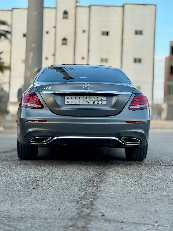 للبيع مرسيدس ((E200)) 2020 ((نظيفة)) مستخدم واحد من الوكاله 10