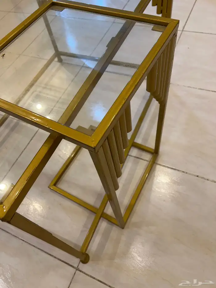 طاولات مستخدمة ذهبي 2