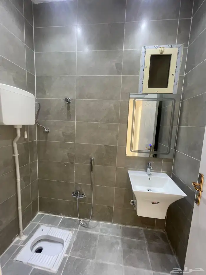 فيلا روووف للبيع حي الصفا مدخل خاص مصعد راكب 7 غرف وصاله 14