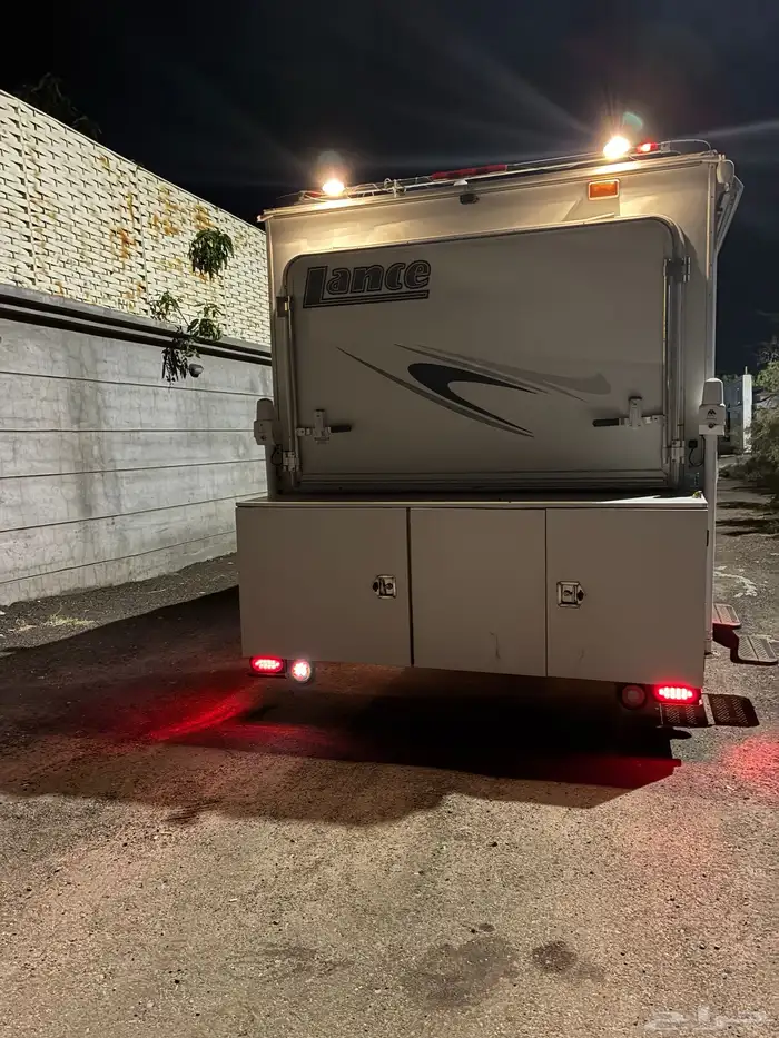 كرفان كامبر امريكي 2008 نظيف مخزن مكلف حول 120 الف 20