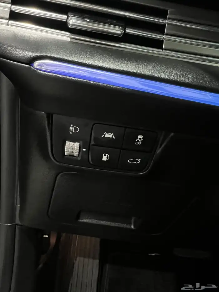 ازيرا فل كامل ماعدا فتحت للسقف 1