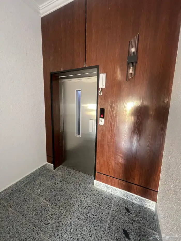 فيلا روووف للبيع حي الصفا مدخل خاص مصعد راكب 7 غرف وصاله 0