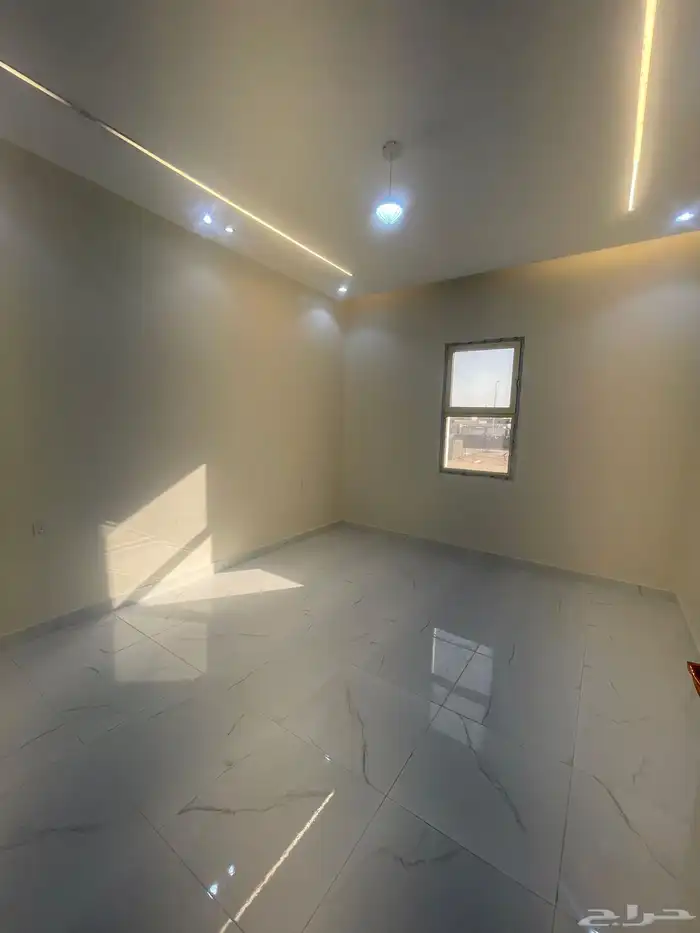 فيلا روووف للبيع حي الصفا مدخل خاص مصعد راكب 7 غرف وصاله 7