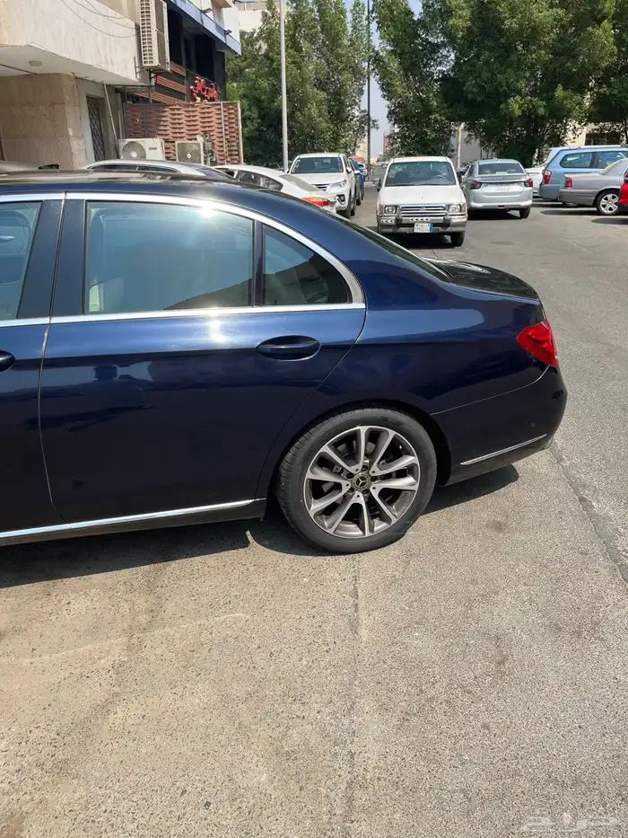 مرسيدس E200 جفالي مالك اول للبيع مخزن 3