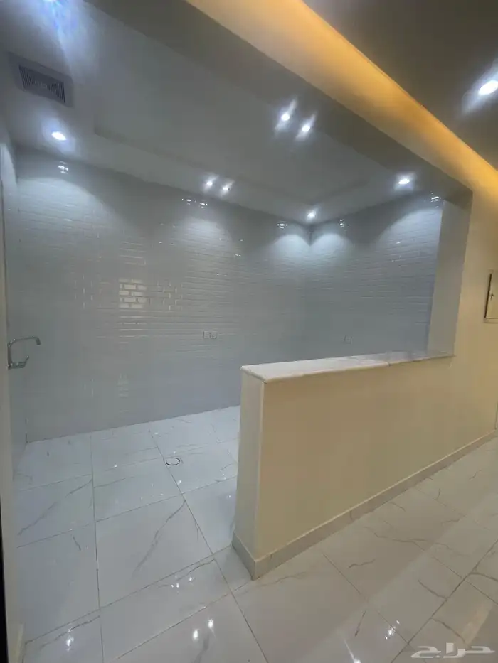 فيلا روووف للبيع حي الصفا مدخل خاص مصعد راكب 7 غرف وصاله 15