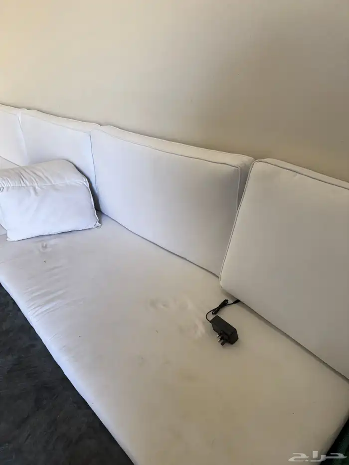 جلسة ارضية ومكيف شباك وكنب وفرن للبيع مستعجل 3