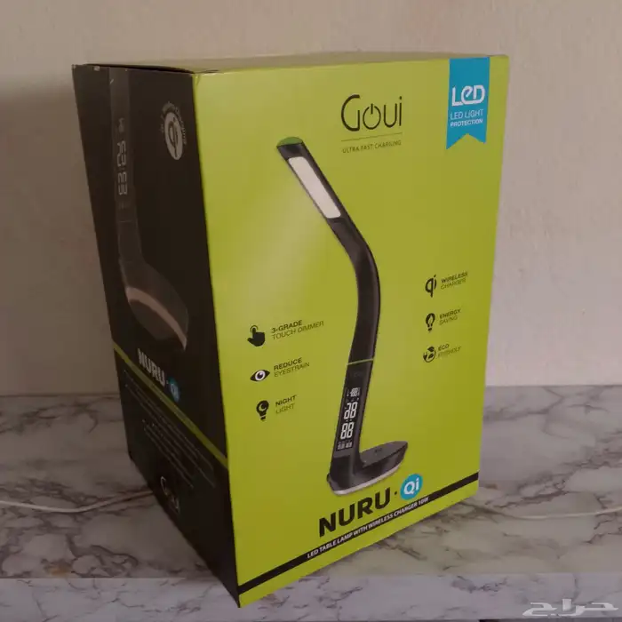 مكتب مع اغراض 2