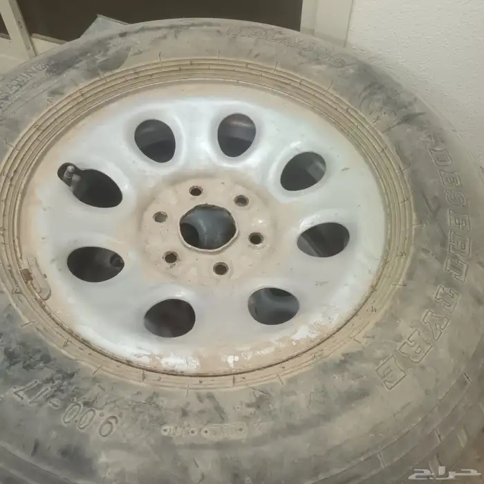 جنوط وكفرات بالون سلفرادو ستة مسامير نظيفه جدا 3