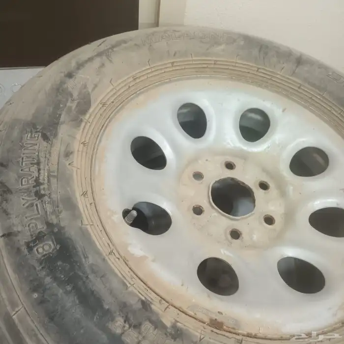 جنوط وكفرات بالون سلفرادو ستة مسامير نظيفه جدا 1