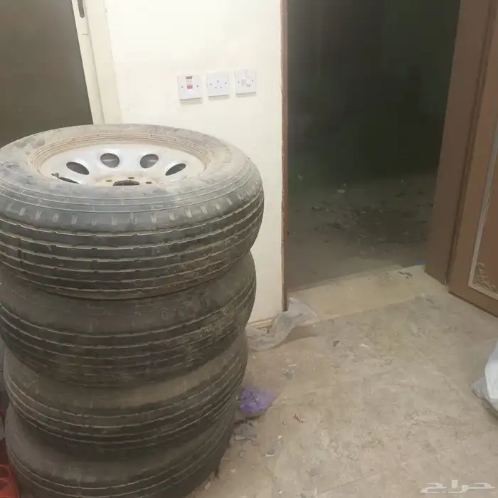 جنوط وكفرات بالون سلفرادو ستة مسامير نظيفه جدا 0