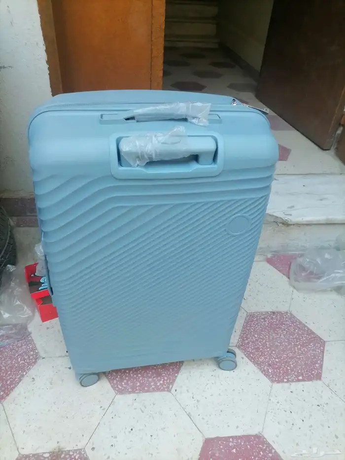 مكتب خشبي بسطح من الياف الكاربون 1