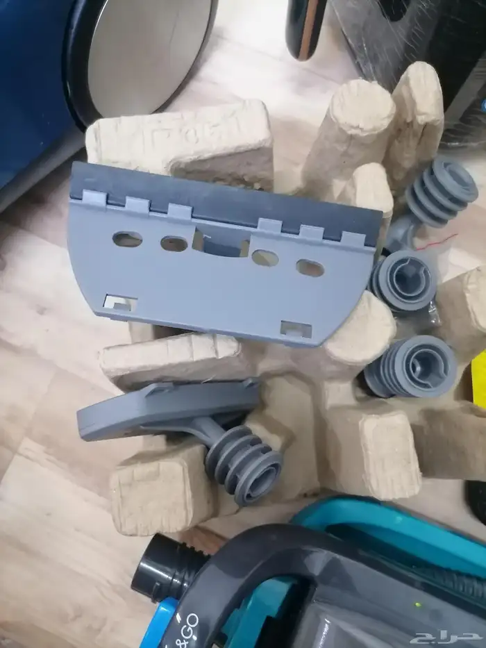 مكتب خشبي بسطح من الياف الكاربون 4