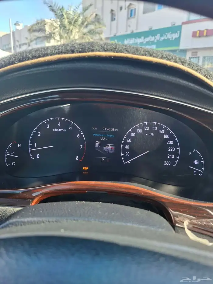 للبيع جنيسس 2014 4