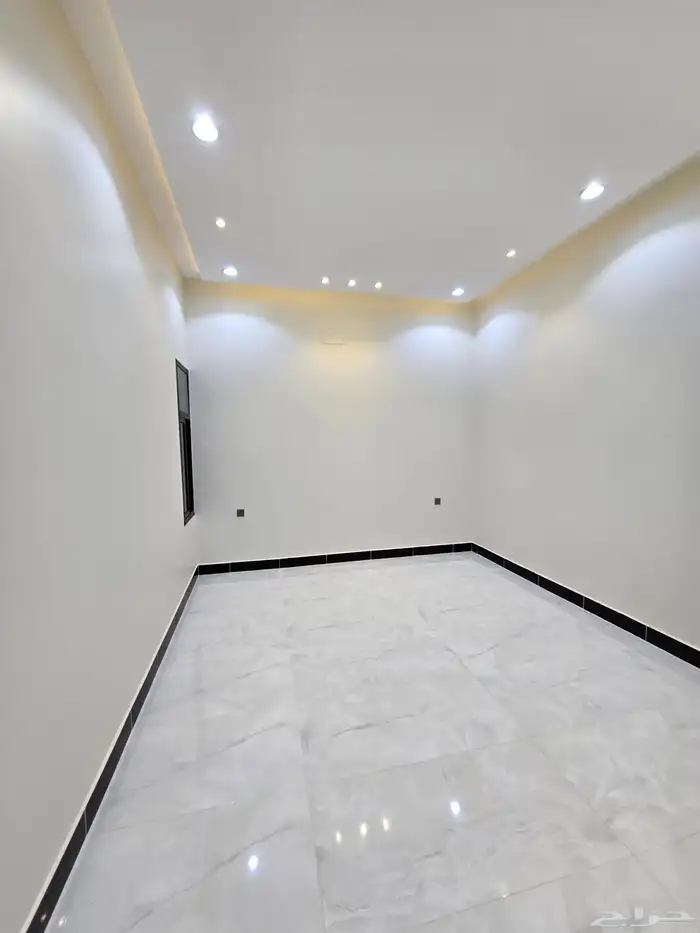 للبيع ارواف علويه وشقق ارضيه بحوش ومدخل سياره شمال الراقى 12