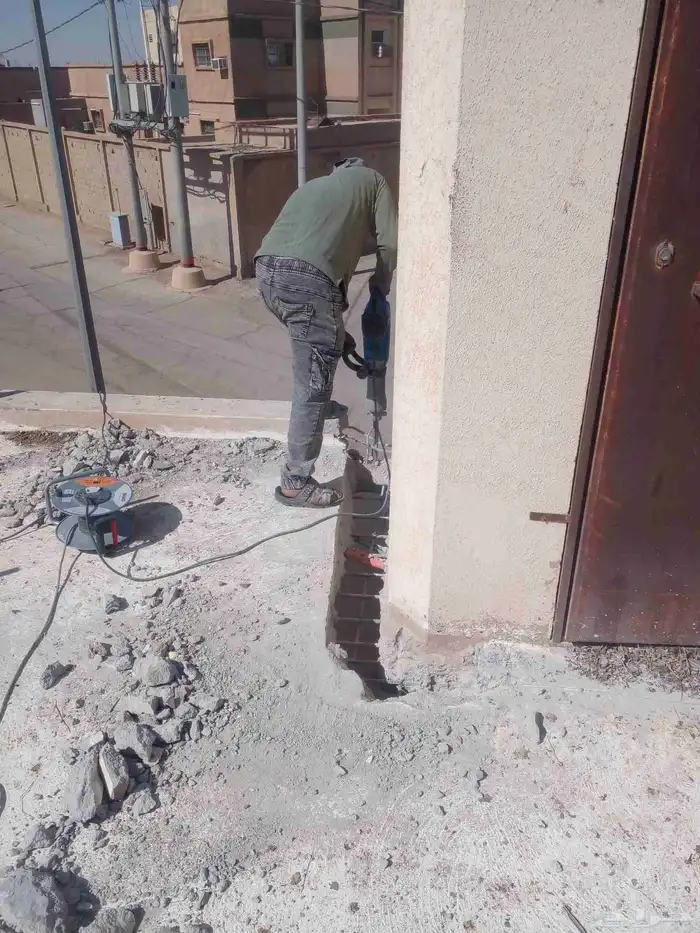 مقاول تشطيبات وترميم وهدم جدران وقص درايش وابواب 0