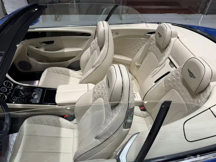 النوع   بنتلي GTC الموديل   2021 العداد  10k 12