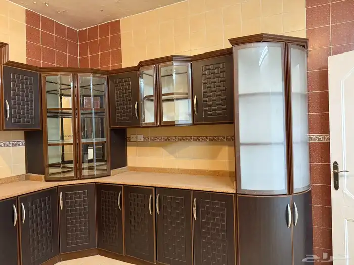 للبيع مطبخ راكب ونظيف اخو الجديد 0