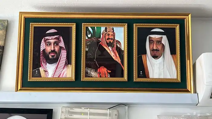 لوحات وبروايز ومريات وزجاج تحت الطلب 13