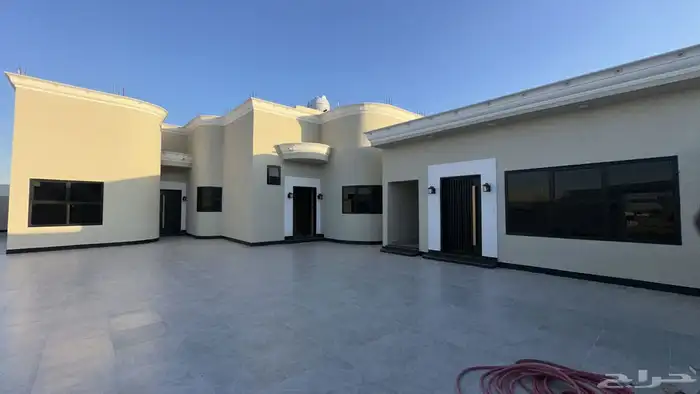 للبيع دور ارضي شارعين فاخر مودرن حي المدائن 2