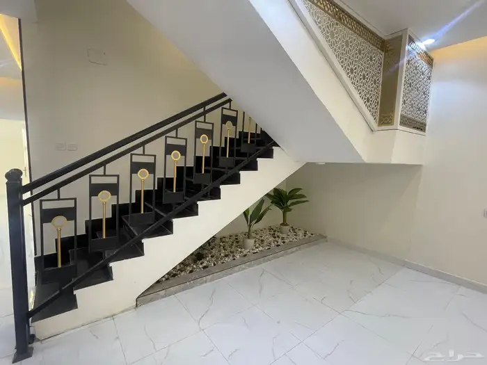 فيلا روووف للبيع حي الصفا مدخل خاص مصعد راكب 7 غرف وصاله 11