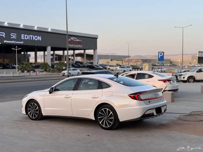 هيونداي سوناتا 2022 ابيض 8