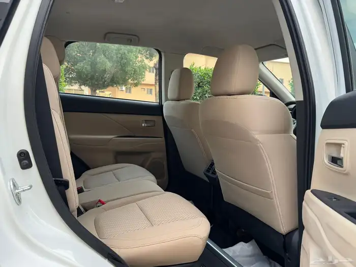 ميتسوبيشي اوتلاندر 2020 7 مقاعد 9