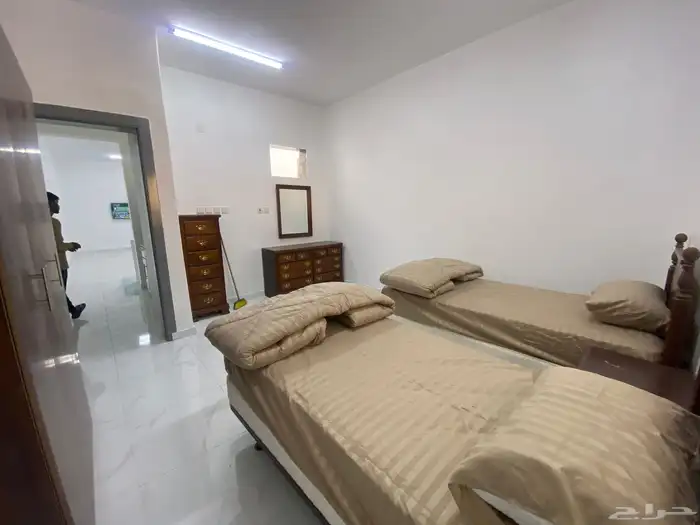 شقق عزاب للإيجار مفروشة بكامل ويوجدعلى البلاط في حي الرابية 23