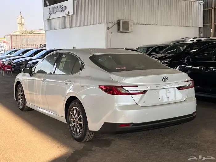 تويوتا كامري 2025 E بنزين زيرو عبداللطيف جميل اقل سعر 4