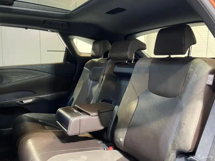 لكزس RX350 2023 ( العداد 15 الف ) بحالة الوكالة 23