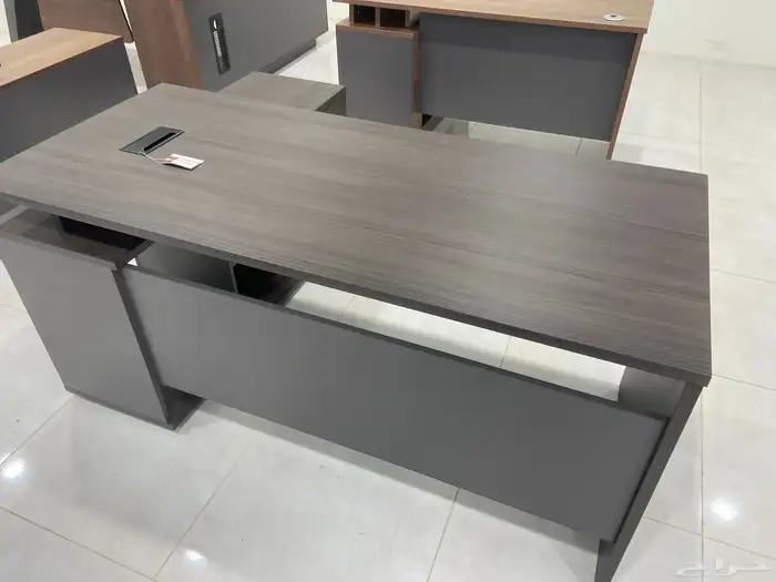 أثاث مكتبي جديد للبيع طاولات كراسي خزائن 25