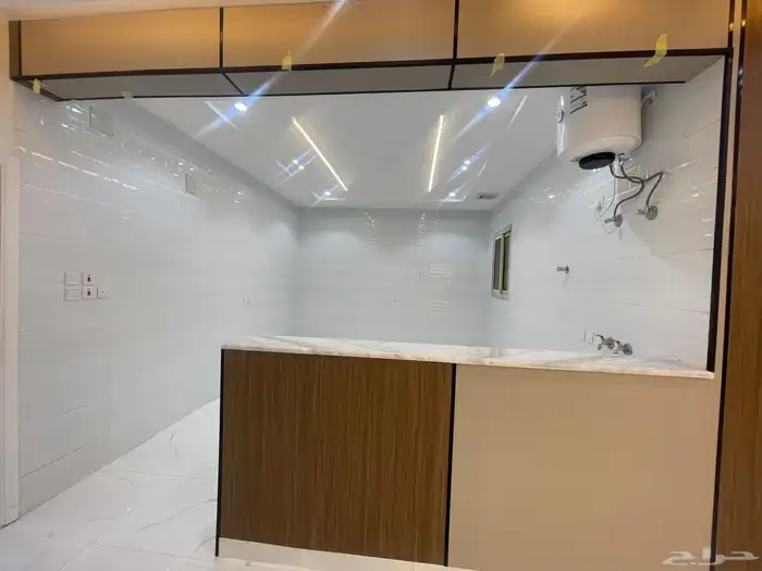 فيلا روووف للبيع حي الصفا مدخل خاص مصعد راكب 7 غرف وصاله 13