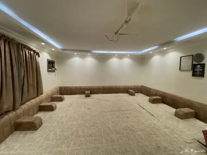 بيع مساند وسرير نفر ونص ودولاب 1