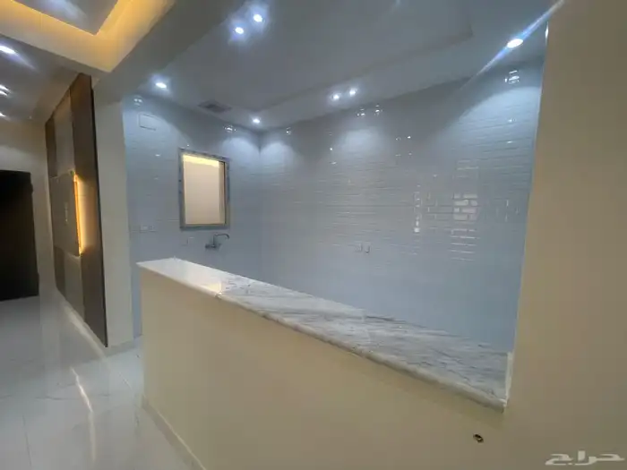 فيلا روووف للبيع حي الصفا مدخل خاص مصعد راكب 7 غرف وصاله 22