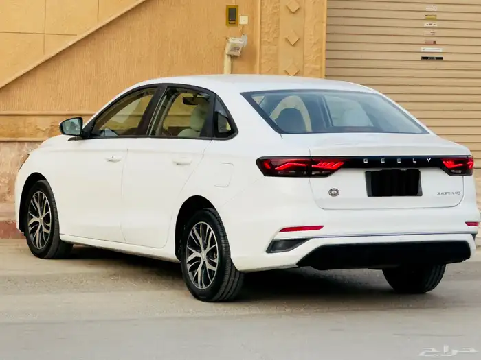 للبيع جيلي امجراند 2023 محركات وكاله السعر 27500 3