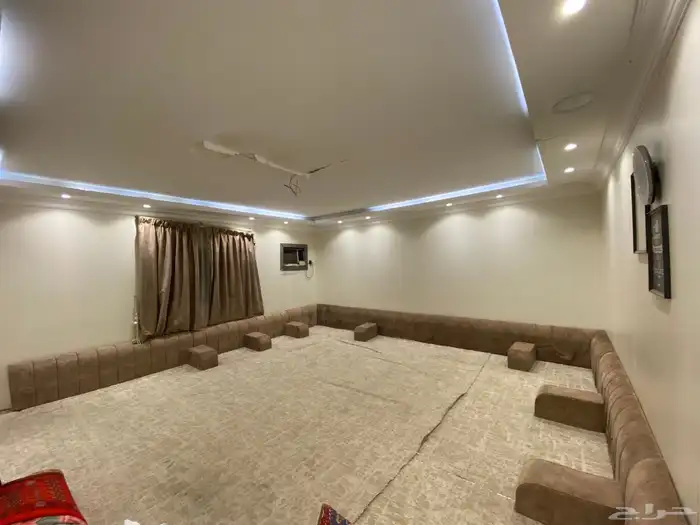 بيع مساند وسرير نفر ونص ودولاب 0