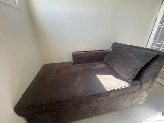 مكيف شباك حديد ودرايش ألمنيوم و كنب واثاث 4