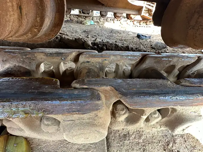 للبيع جنازير بوكلين نظيفه الصامل يتواصل خاص او واتساب. 056 2