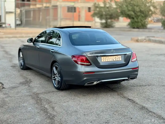 للبيع مرسيدس ((E200)) 2020 ((نظيفة)) مستخدم واحد من الوكاله 7