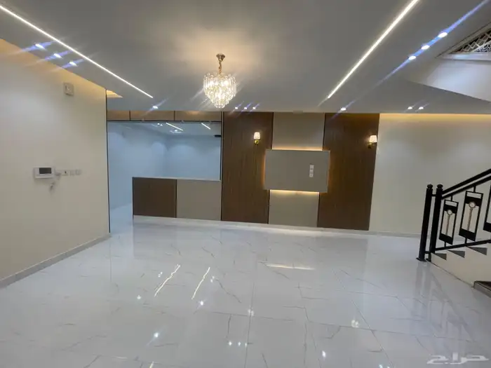 فيلا روووف للبيع حي الصفا مدخل خاص مصعد راكب 7 غرف وصاله 10