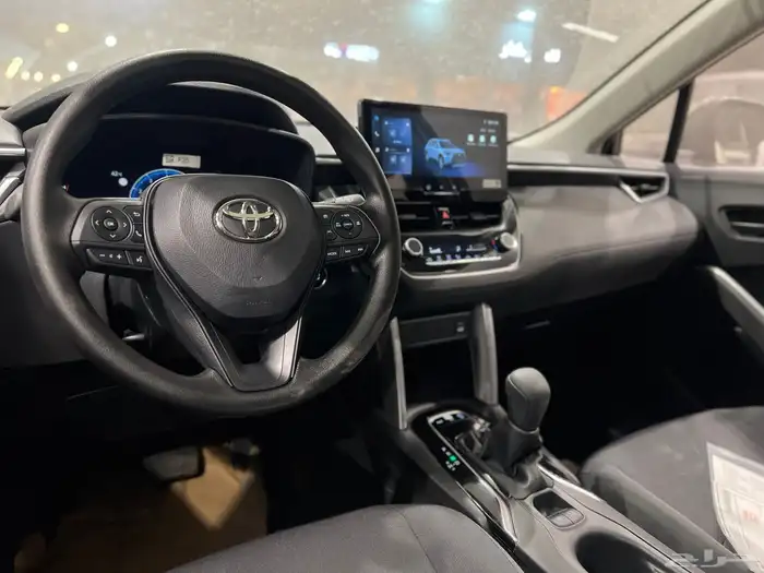 كرولا كروس 2025 نص فل اصفار اسود 9