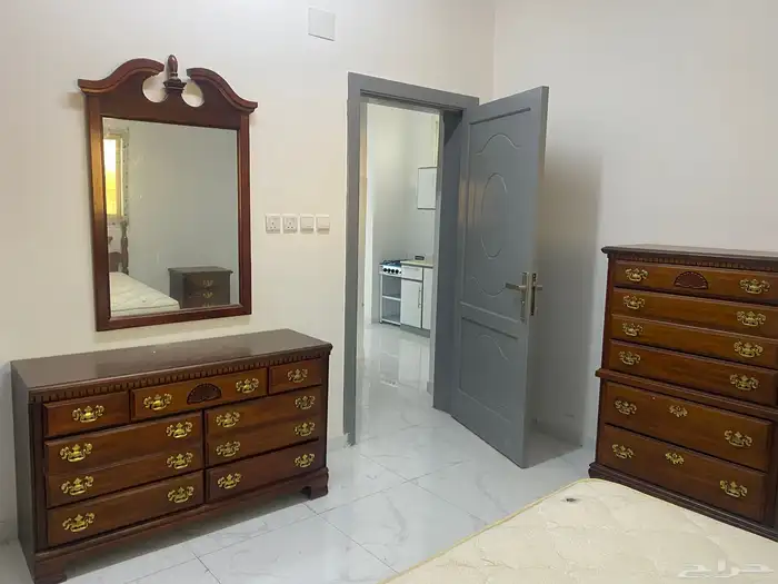 شقق عزاب للإيجار مفروشة بكامل ويوجدعلى البلاط في حي الرابية 28